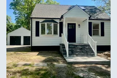100 Maple Lane, Medford, NY 11763 - Photo 2