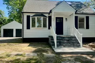 100 Maple Ln, Medford, NY 11763 - Photo 2