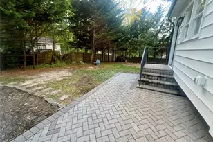 100 Maple Ln, Medford, NY 11763 - Photo 22