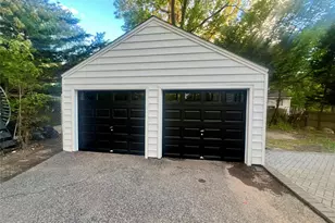 100 Maple Ln, Medford, NY 11763 - Photo 16