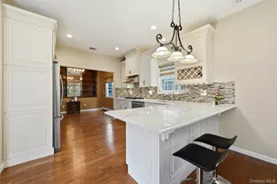 9 Oxford Court, Wheatley Heights, NY 11798 - Photo 10