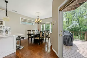 9 Oxford Court, Wheatley Heights, NY 11798 - Photo 8