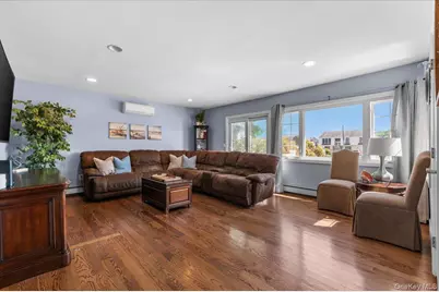 2968 Islip Court, Wantagh, NY 11793 - Photo 12