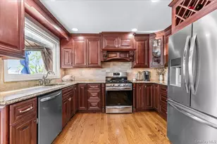 2968 Islip Ct, Wantagh, NY 11793 - Photo 10