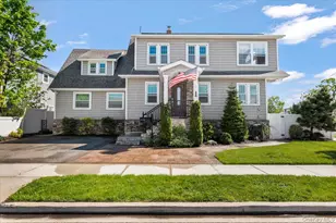 2968 Islip Ct, Wantagh, NY 11793 - Photo 2