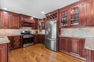 2968 Islip Ct, Wantagh, NY 11793 - Photo 8