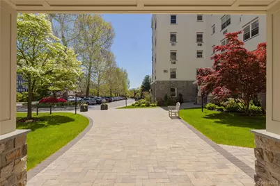 1 Stoneleigh #5M, Bronxville, NY 10708 - Photo 4