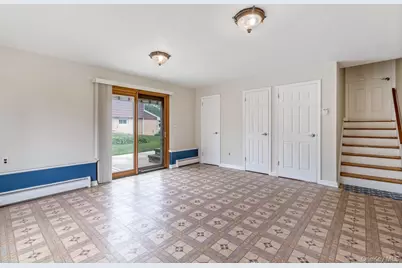 15 Royal Way, New Hyde Park, NY 11040 - Photo 18