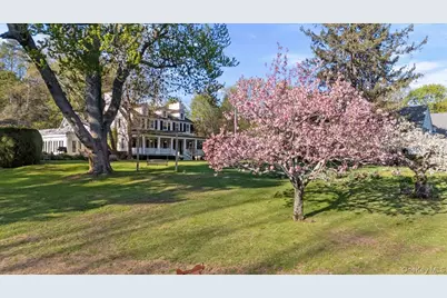4 Roads End, Brookville, NY 11545 - Photo 2