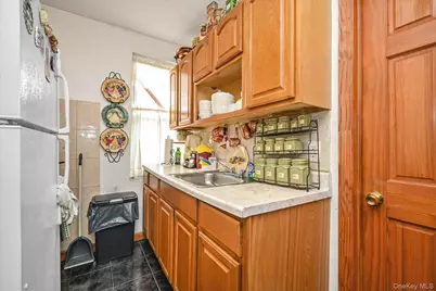 6033 80th Avenue, Glendale, NY 11385 - Photo 10