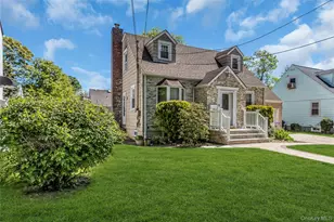 1395 Exeter St, Baldwin, NY 11510 - Photo 2
