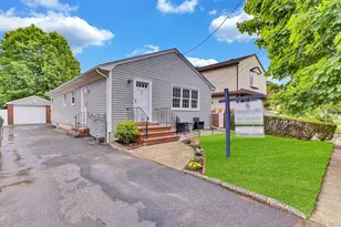 82 1st St, New Hyde Park, NY 11040 - Photo 2