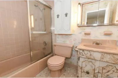 8259 172nd Street, Jamaica, NY 11432 - Photo 14
