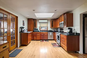 476 37th St, Lindenhurst, NY 11757 - Photo 14