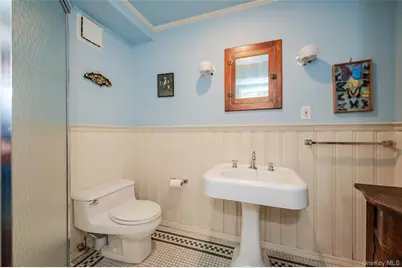 111 Clent Road, Great Neck, NY 11021 - Photo 32
