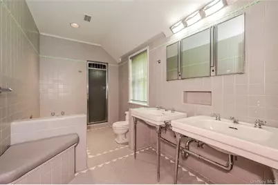 111 Clent Road, Great Neck, NY 11021 - Photo 26