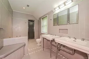 111 Clent Rd, Great Neck, NY 11021 - Photo 26