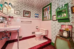 111 Clent Rd, Great Neck, NY 11021 - Photo 18