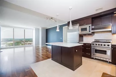 1 Renaissance Square #21F, White Plains, NY 10601 - Photo 2