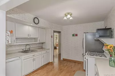 28 Linwood Place, Massapequa Park, NY 11762 - Photo 10