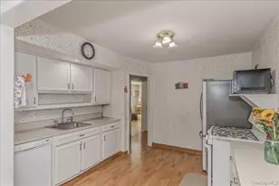 28 Linwood Pl, Massapequa Park, NY 11762 - Photo 10