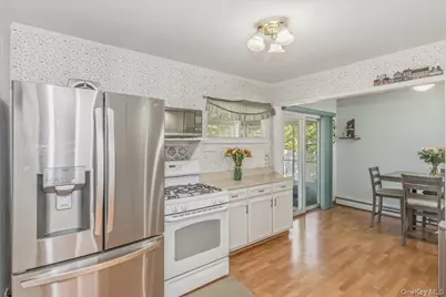28 Linwood Place, Massapequa Park, NY 11762 - Photo 8