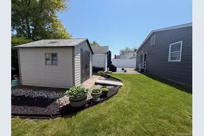 109 Lincoln Place, Massapequa, NY 11758 - Photo 20