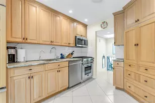 28 Penguin Ln, Commack, NY 11725 - Photo 16