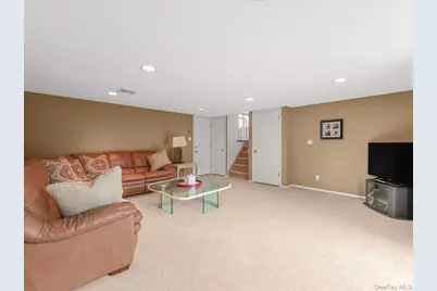 16 Hillvale Road, Syosset, NY 11791 - Photo 14