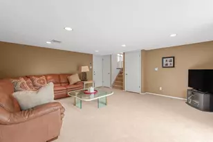 16 Hillvale Rd, Syosset, NY 11791 - Photo 14