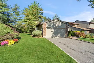 118 Estate Drive, Jericho, NY 11753 - Photo 2