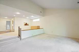 118 Estate Dr, Jericho, NY 11753 - Photo 18