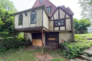 53 Robinson Ave, Glen Cove, NY 11542 - Photo 2