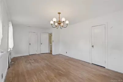 5 Franklin Court W, Garden City, NY 11530 - Photo 12