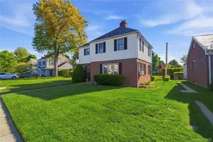 5 Franklin Ct W, Garden City, NY 11530 - Photo 2