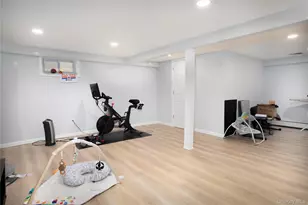 16 Buckner Ave, Hicksville, NY 11801 - Photo 10