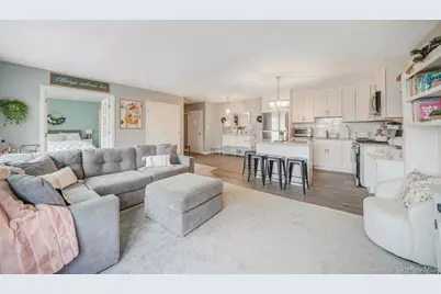 460 Old Town Road #14L, Port Jefferson Station, NY 11776 - Photo 2