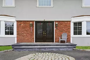 1 Whispering Ct, Dix Hills, NY 11746 - Photo 10