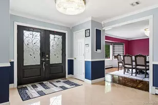 1 Whispering Ct, Dix Hills, NY 11746 - Photo 12