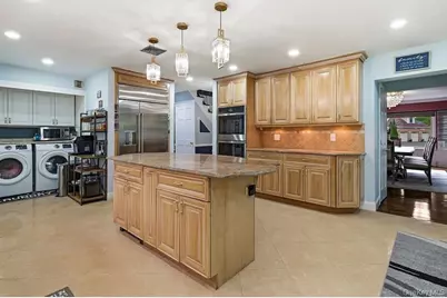 1 Whispering Court, Dix Hills, NY 11746 - Photo 20