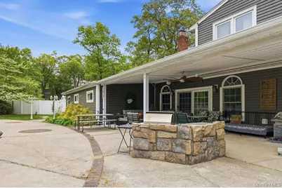 1 Whispering Court, Dix Hills, NY 11746 - Photo 8