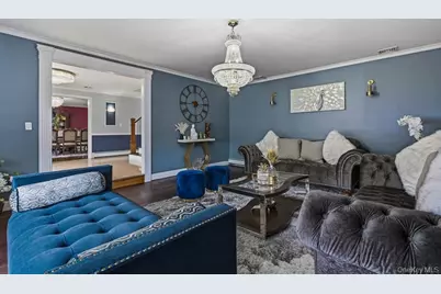 1 Whispering Court, Dix Hills, NY 11746 - Photo 14