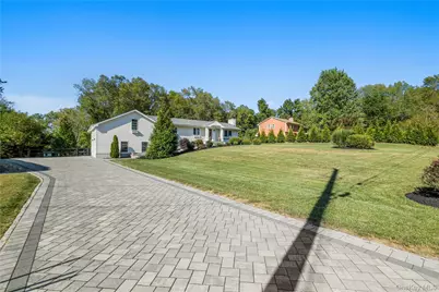 7 Anna D Court, Hopewell Junction, NY 12533 - Photo 2
