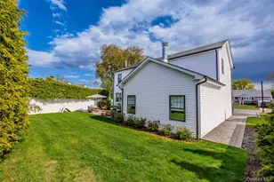 8 Piper Pl, Old Bethpage, NY 11804 - Photo 4