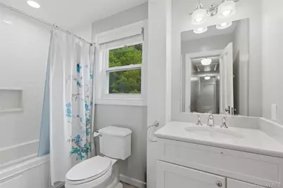 8 Wells Lane, Stony Brook, NY 11790 - Photo 18