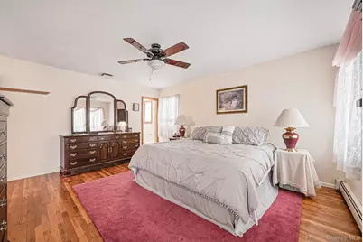 28 Manchester Boulevard, Wheatley Heights, NY 11798 - Photo 20
