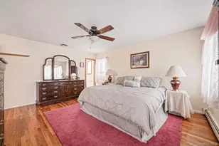 28 Manchester Blvd, Wheatley Heights, NY 11798 - Photo 20