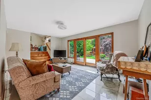 28 Manchester Blvd, Wheatley Heights, NY 11798 - Photo 6
