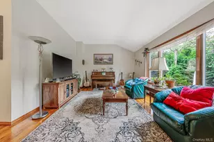 28 Manchester Blvd, Wheatley Heights, NY 11798 - Photo 16