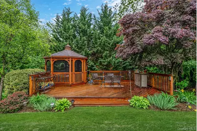 28 Manchester Boulevard, Wheatley Heights, NY 11798 - Photo 32